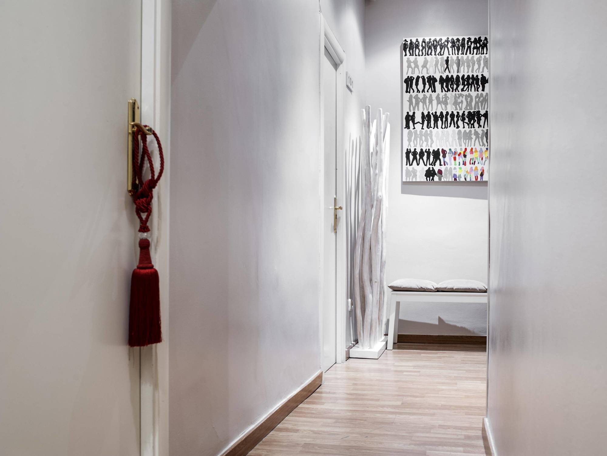 Thc Gran Via Hostel Madrid Exterior photo