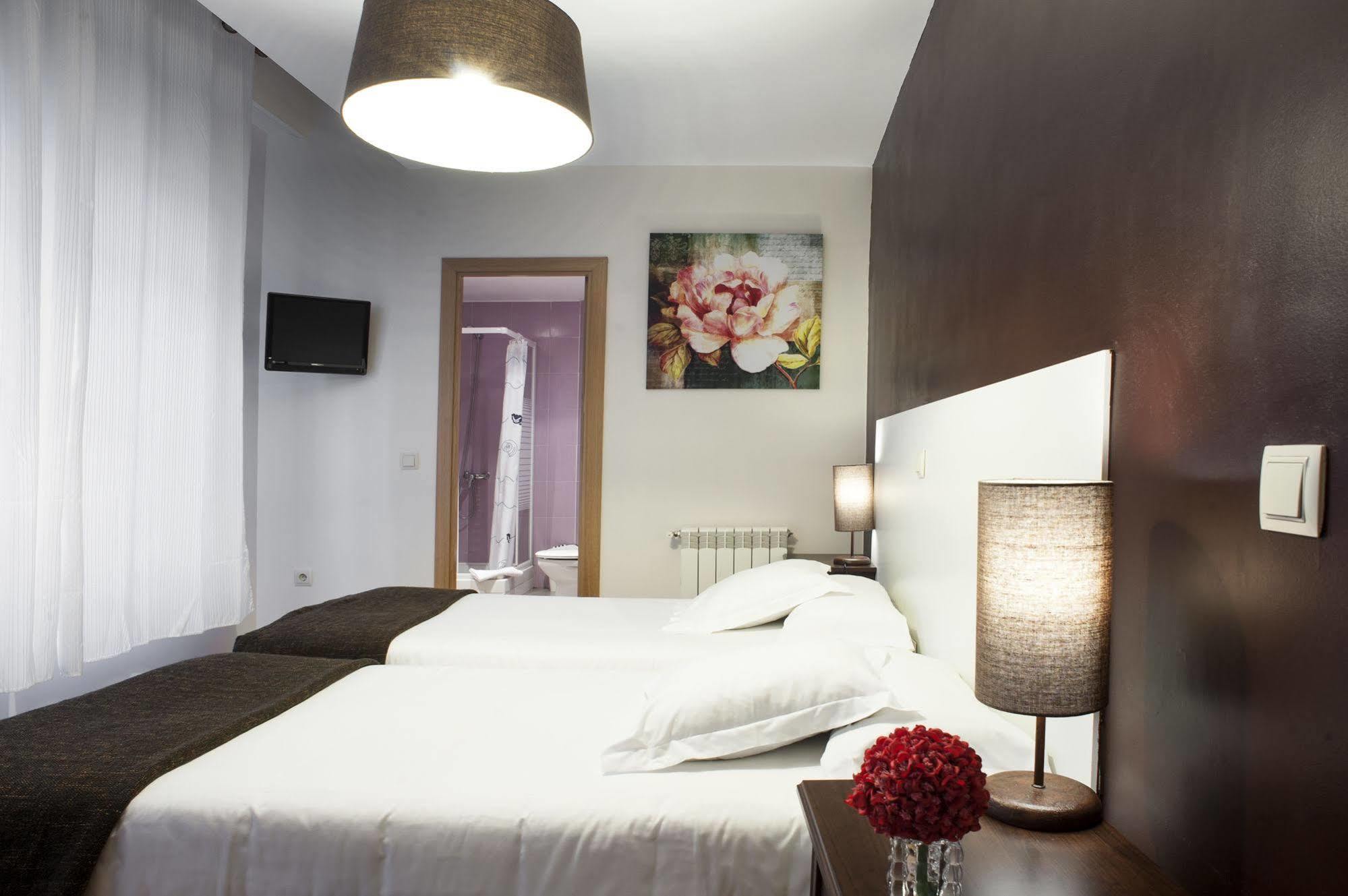 Thc Gran Via Hostel Madrid Exterior photo